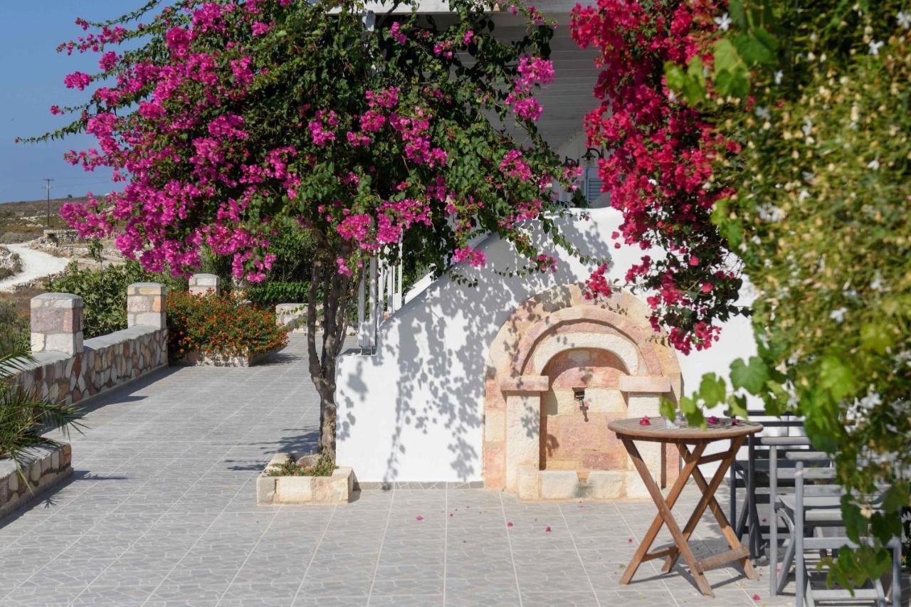 Κalamitsi Rooms & Apartments Kímolos Eksteriør bilde
