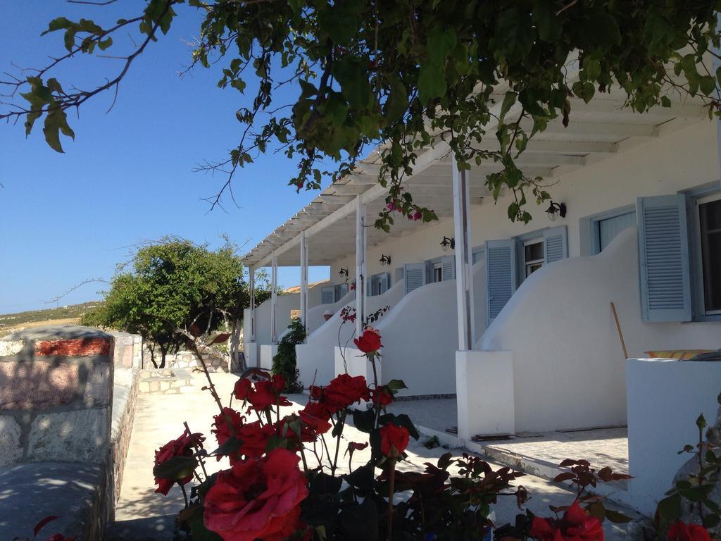 Κalamitsi Rooms & Apartments Kímolos Eksteriør bilde