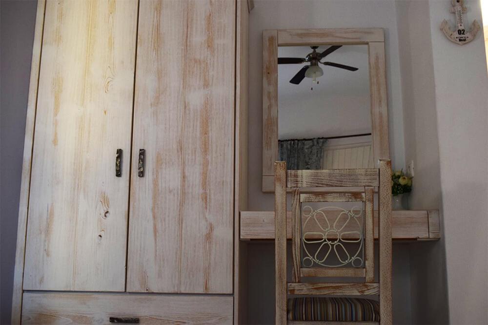 Κalamitsi Rooms & Apartments Kímolos Eksteriør bilde