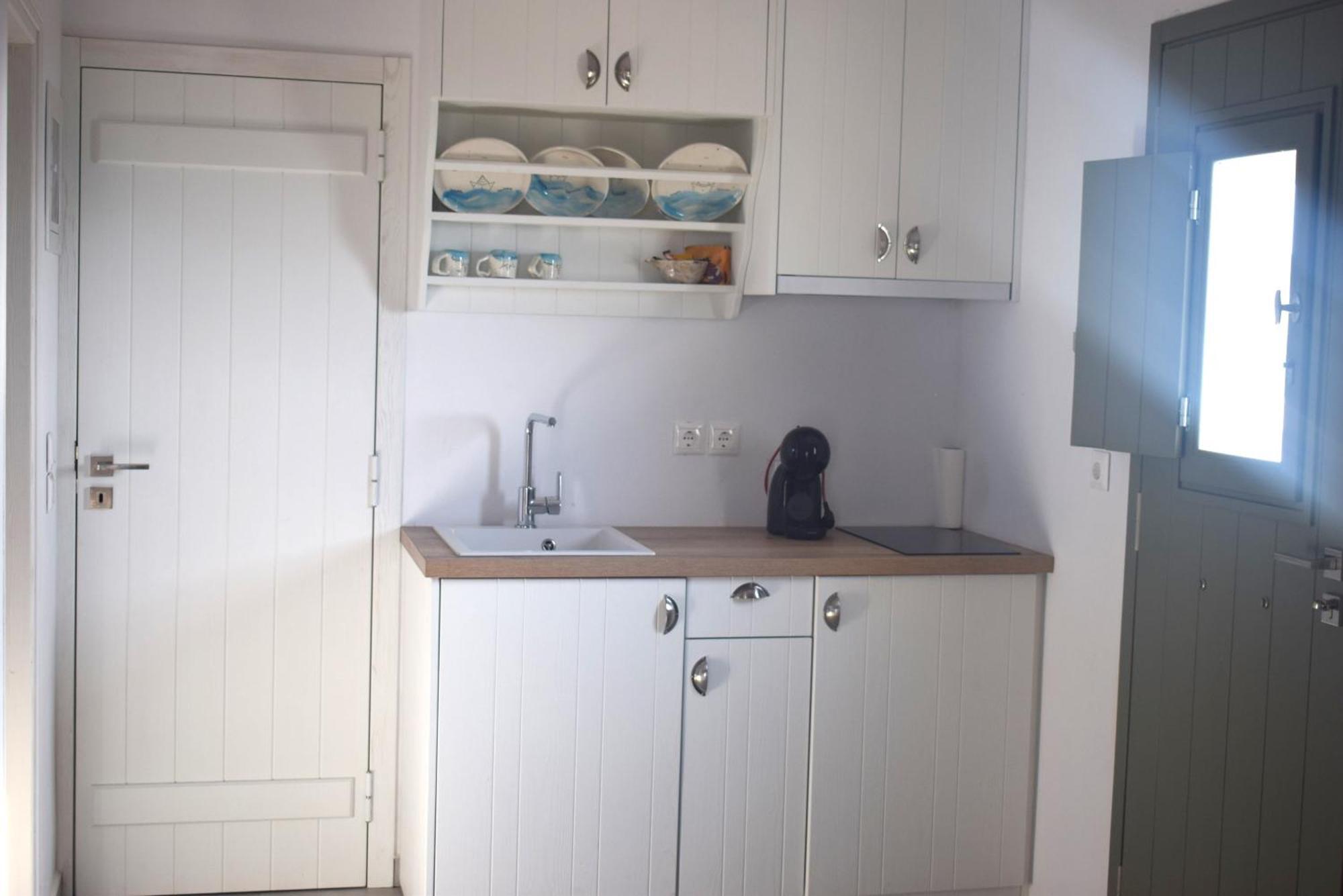Κalamitsi Rooms & Apartments Kímolos Eksteriør bilde