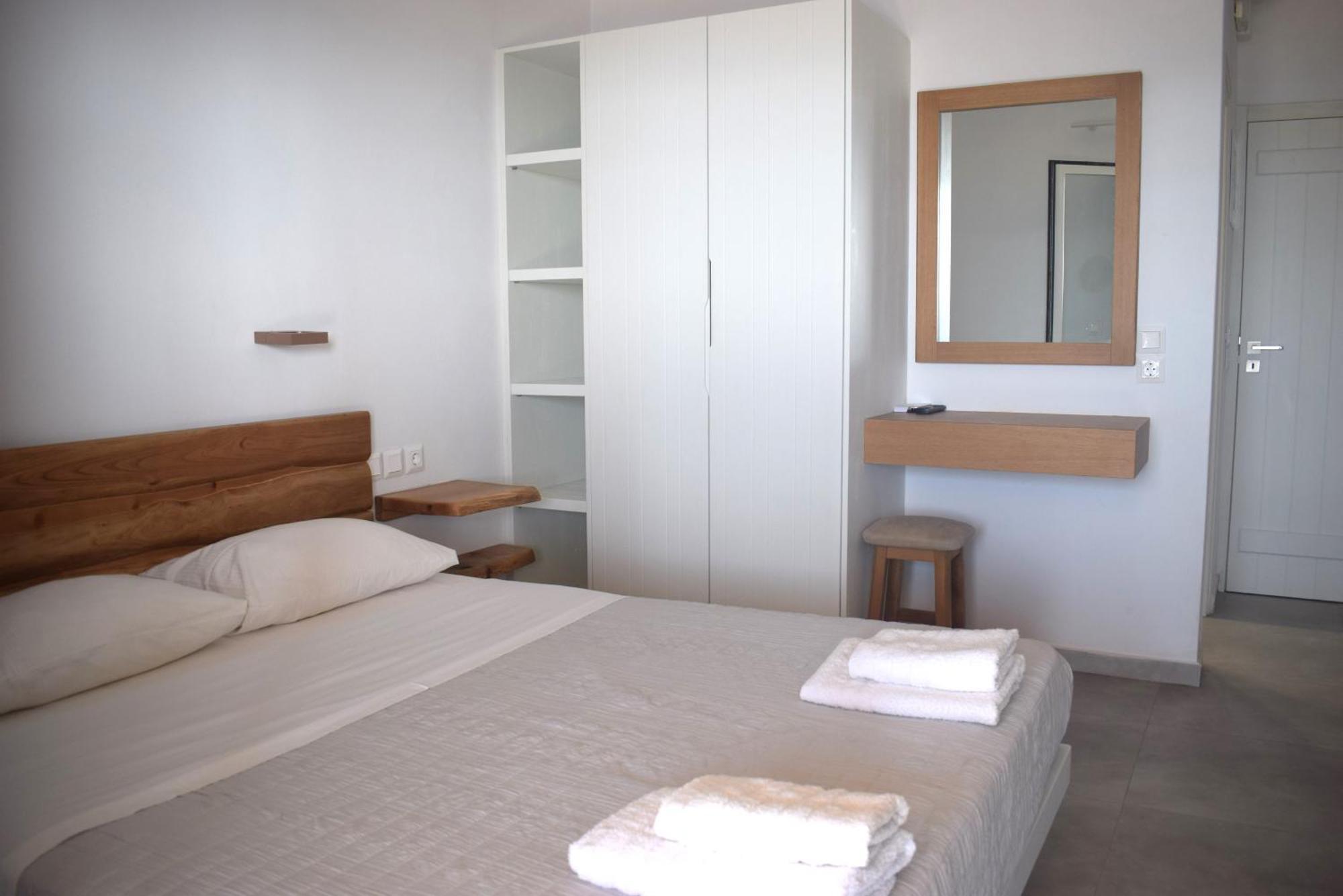 Κalamitsi Rooms & Apartments Kímolos Eksteriør bilde
