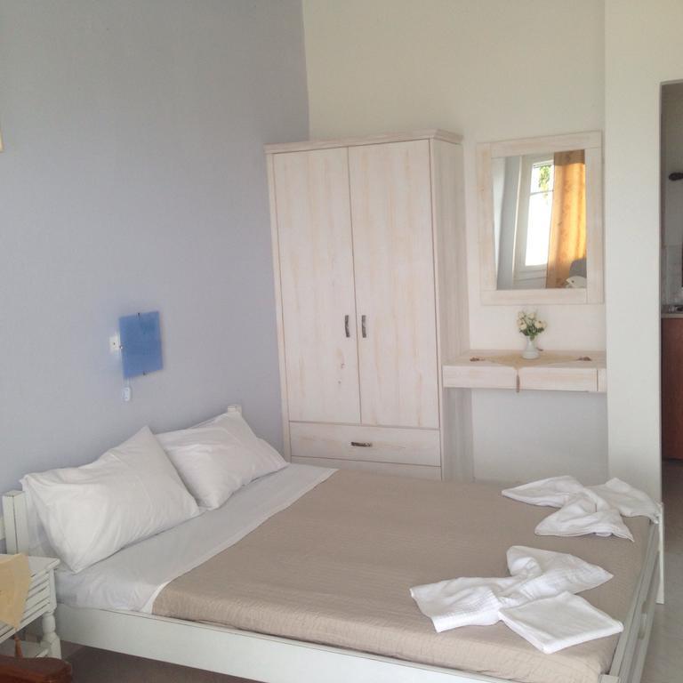 Κalamitsi Rooms & Apartments Kímolos Eksteriør bilde