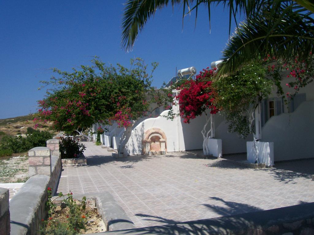 Κalamitsi Rooms & Apartments Kímolos Eksteriør bilde