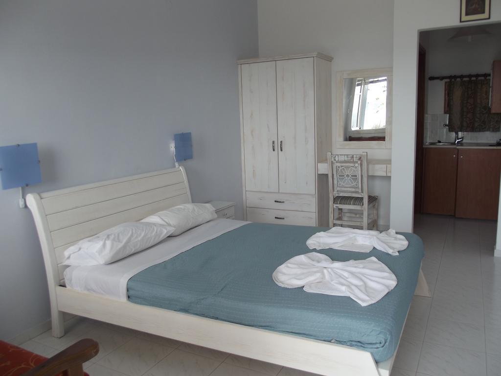 Κalamitsi Rooms & Apartments Kímolos Eksteriør bilde
