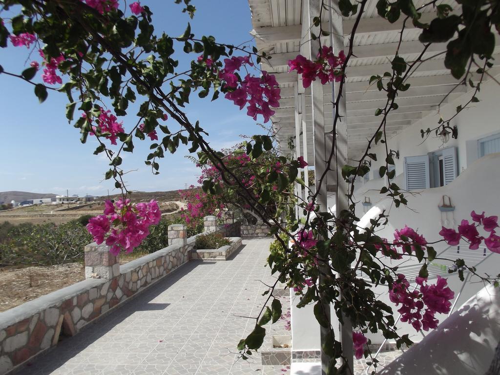 Κalamitsi Rooms & Apartments Kímolos Eksteriør bilde